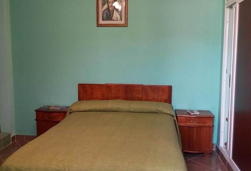 پانسیون Hostal Amelia Cienfuegos