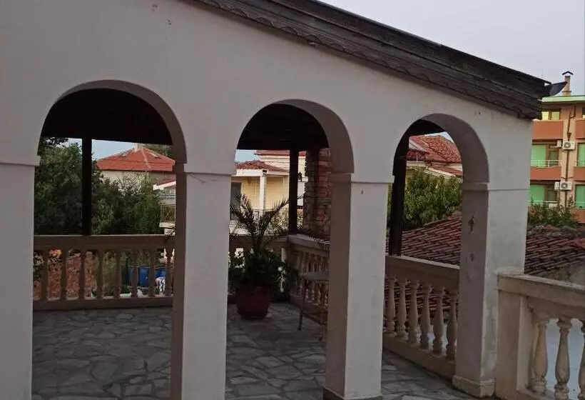 پانسیون Zoia