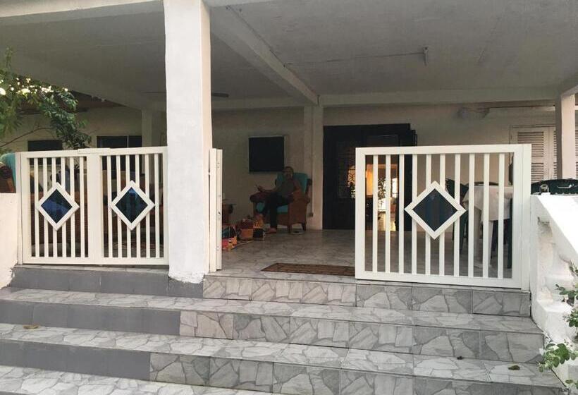 Bed and Breakfast Farida Lodge