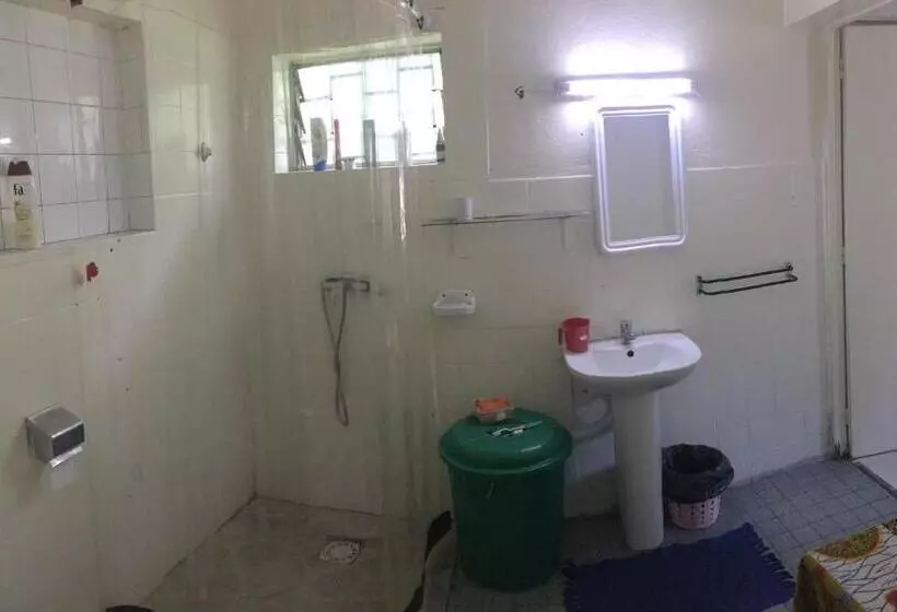 تختخواب و صبحانه Farida Lodge