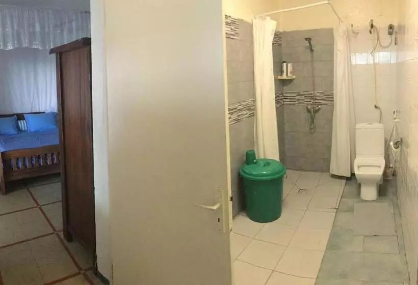 تختخواب و صبحانه Farida Lodge