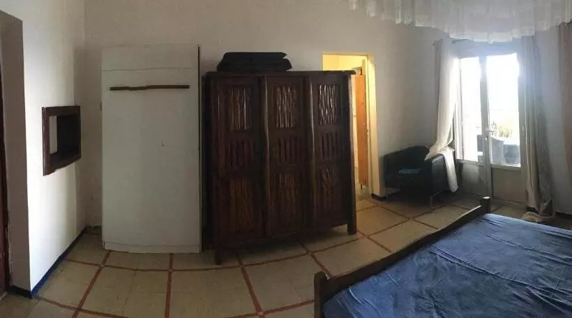 تختخواب و صبحانه Farida Lodge