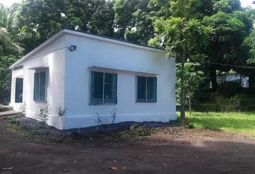 تختخواب و صبحانه Farida Lodge