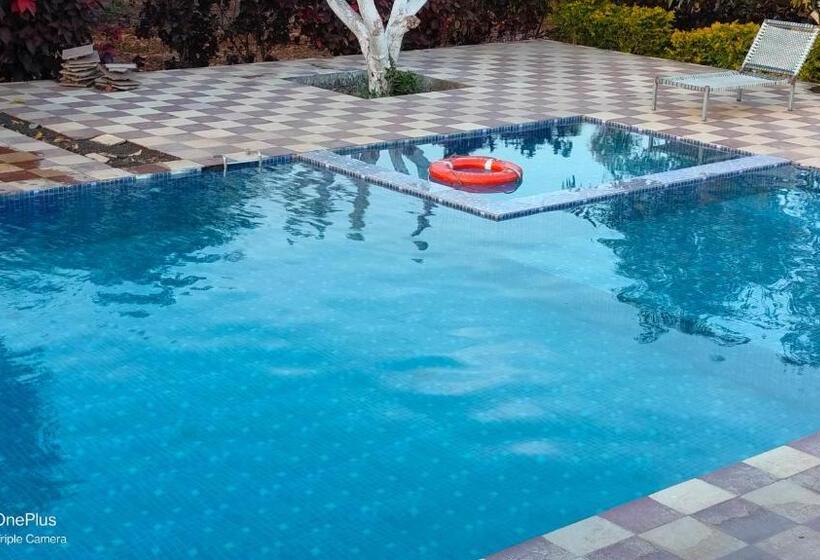 Отель Aamrakunj Gir Resort