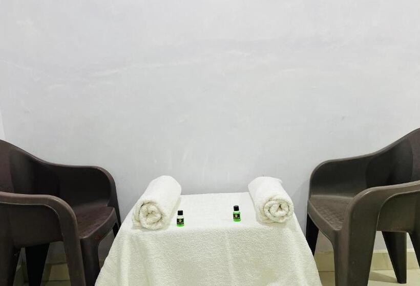 Отель Aamrakunj Gir Resort