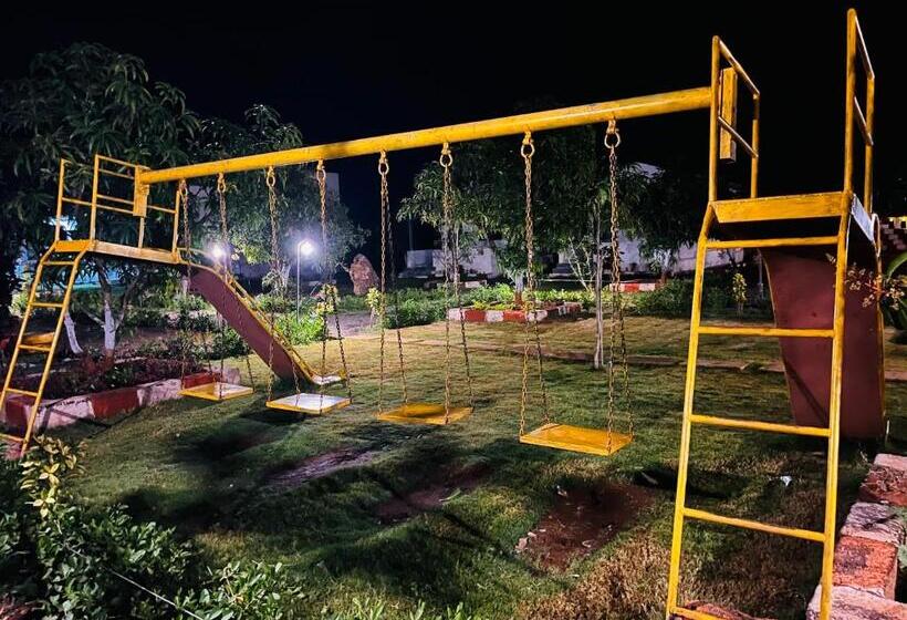 Отель Aamrakunj Gir Resort