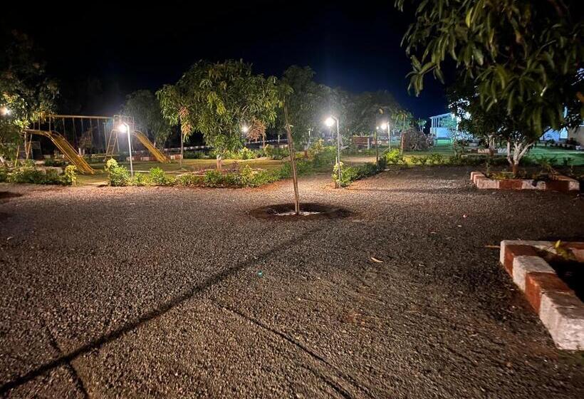 Отель Aamrakunj Gir Resort