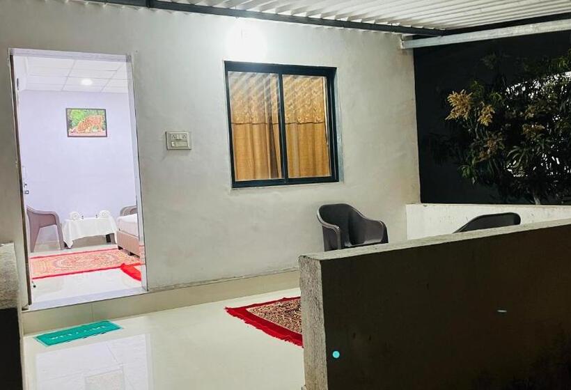 Отель Aamrakunj Gir Resort