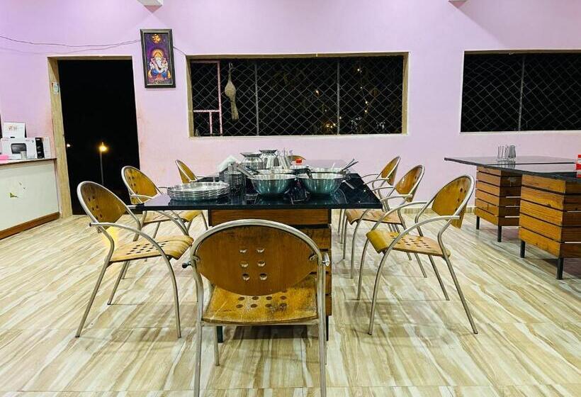 Hotel Aamrakunj Gir Resort