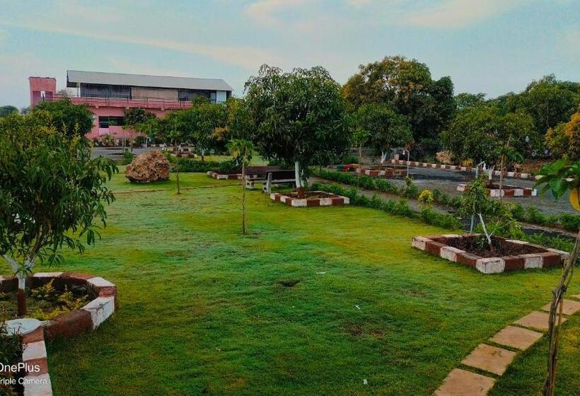 Отель Aamrakunj Gir Resort