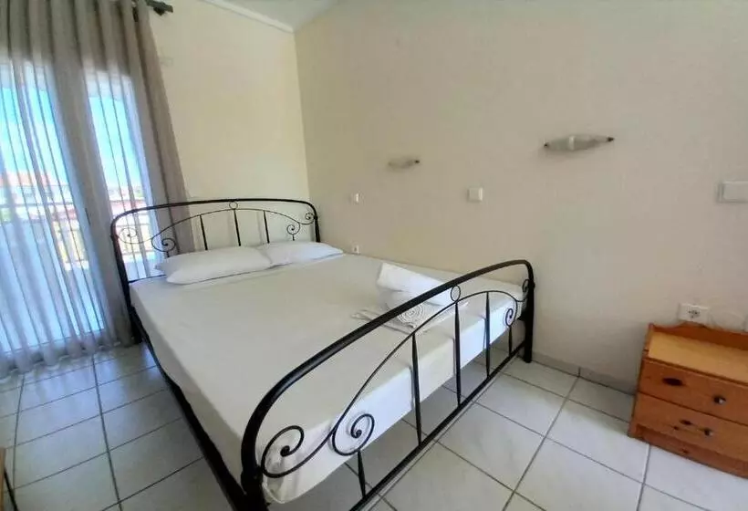 Hotelli Halkidiki Greek Pride Themelis Studios