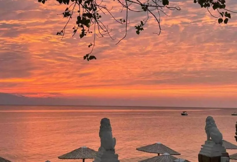 Hotelli Halkidiki Greek Pride Themelis Studios