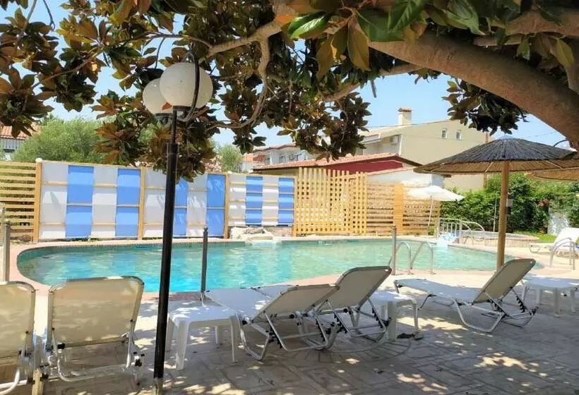 Hotelli Halkidiki Greek Pride Themelis Studios