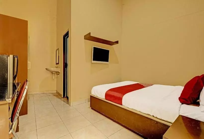 Hotelli Oyo 91522 Candi Gebang Guesthouse
