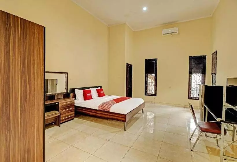 Hotelli Oyo 91522 Candi Gebang Guesthouse