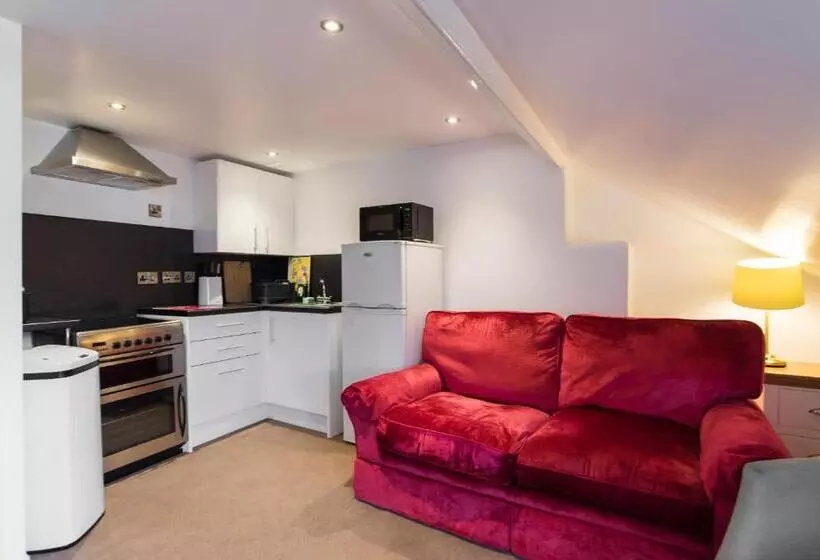 No 47 Marine Terrace