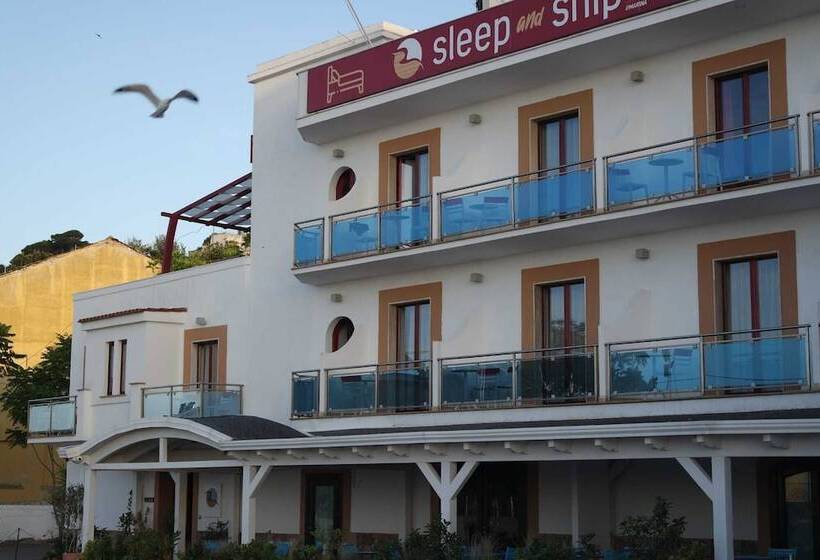 B&b Marina Sleep And Ship