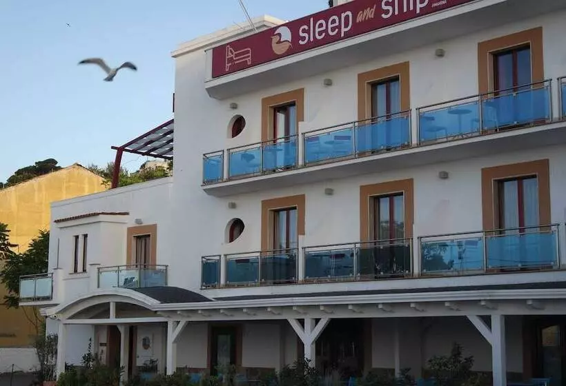 B&b Marina Sleep And Ship