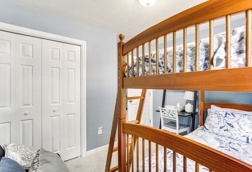 Charming Casco Home W/ Deck In Point Sebago Resort