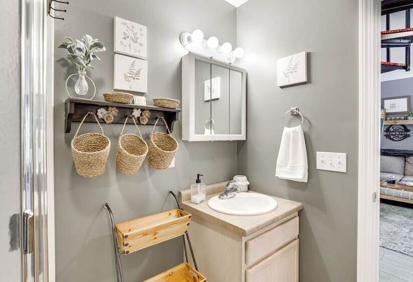 Charming Casco Home W/ Deck In Point Sebago Resort