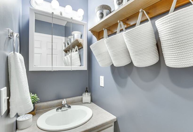 Charming Casco Home W/ Deck In Point Sebago Resort