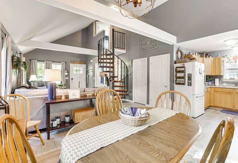 Charming Casco Home W/ Deck In Point Sebago Resort