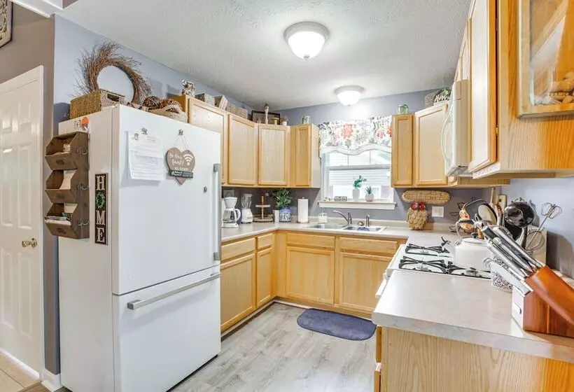 Charming Casco Home W/ Deck In Point Sebago Resort