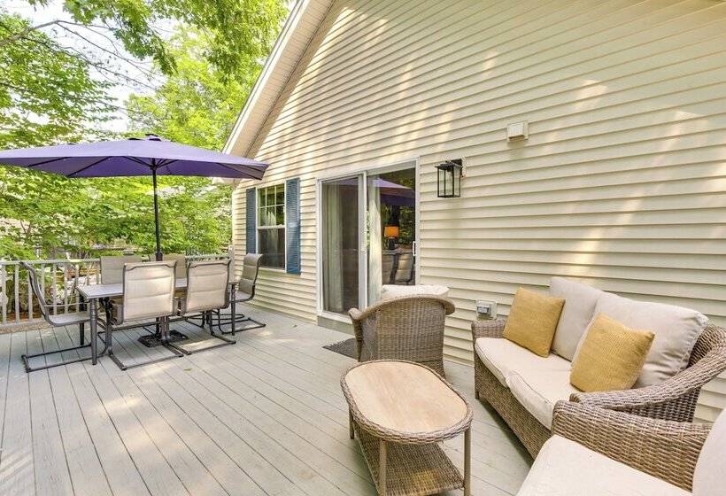 Charming Casco Home W/ Deck In Point Sebago Resort