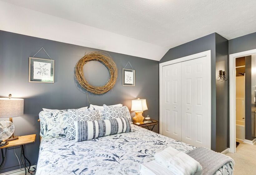 Charming Casco Home W/ Deck In Point Sebago Resort