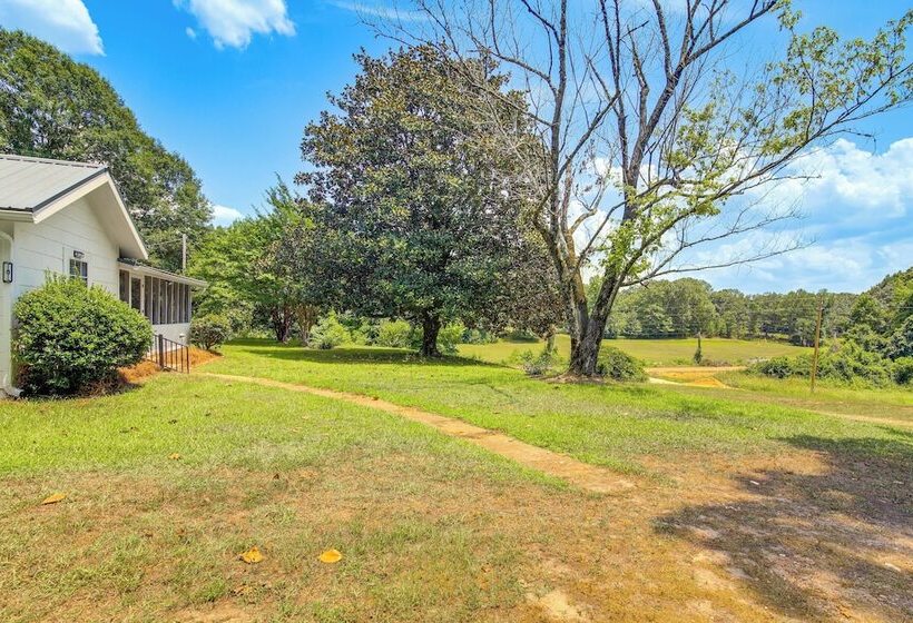 Charming Country Home W/ Yard   14 Mi To Ole Miss!