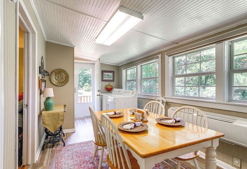 Charming Country Home W/ Yard   14 Mi To Ole Miss!