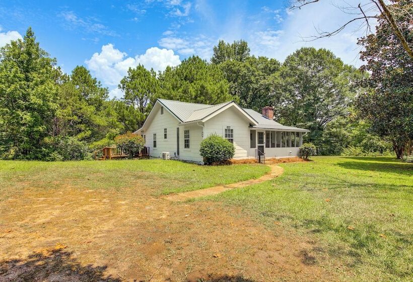 Charming Country Home W/ Yard   14 Mi To Ole Miss!