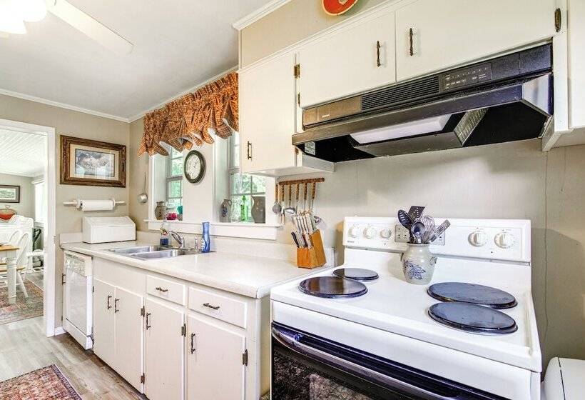 Charming Country Home W/ Yard   14 Mi To Ole Miss!