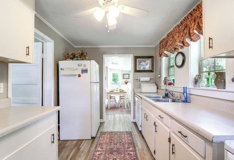 Charming Country Home W/ Yard   14 Mi To Ole Miss!