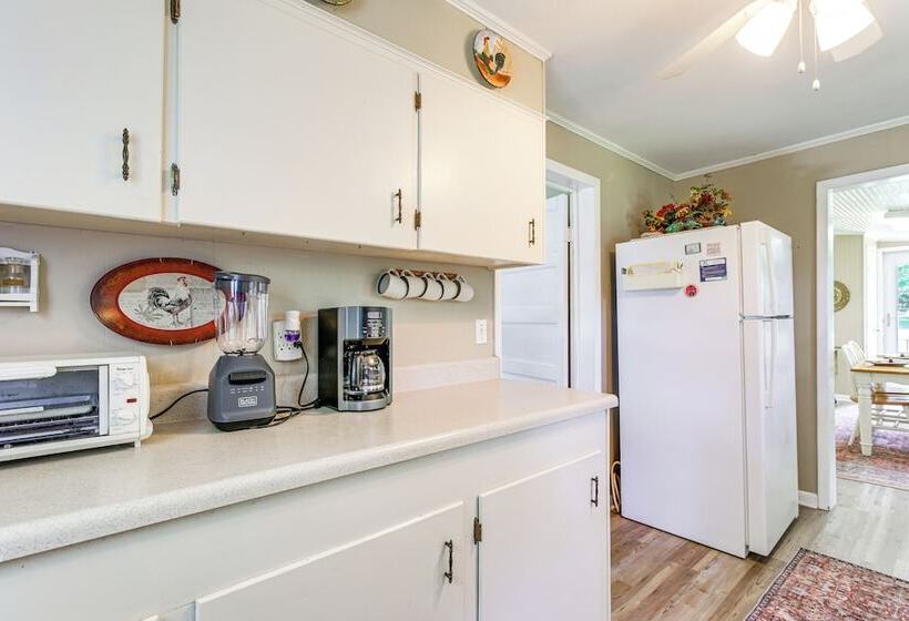 Charming Country Home W/ Yard   14 Mi To Ole Miss!