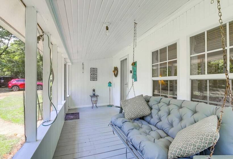 Charming Country Home W/ Yard   14 Mi To Ole Miss!