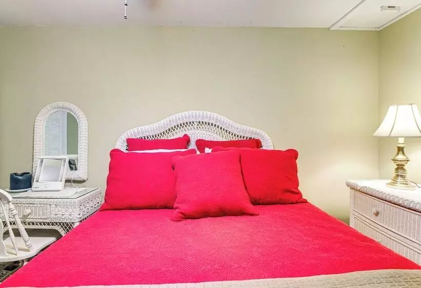 Charming Country Home W/ Yard   14 Mi To Ole Miss!