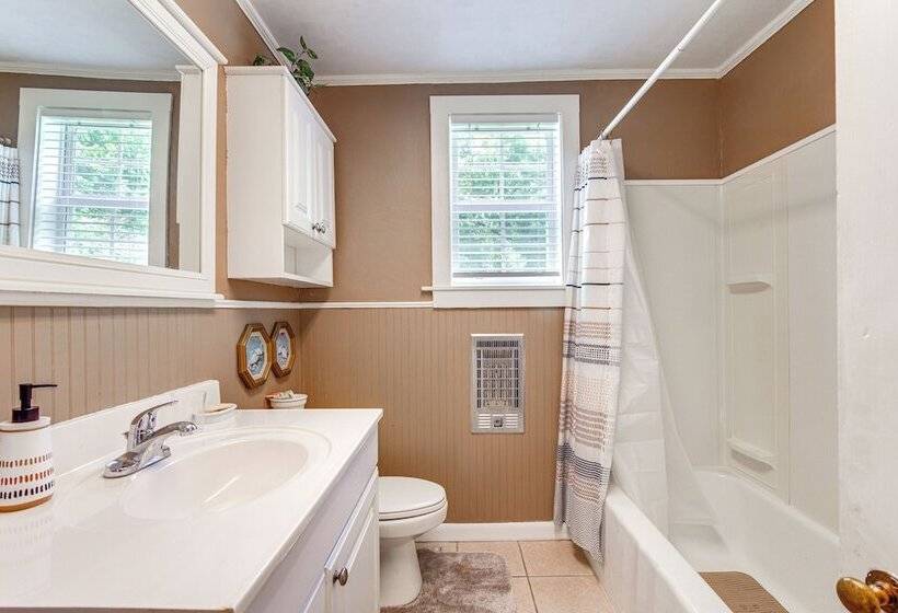 Charming Country Home W/ Yard   14 Mi To Ole Miss!