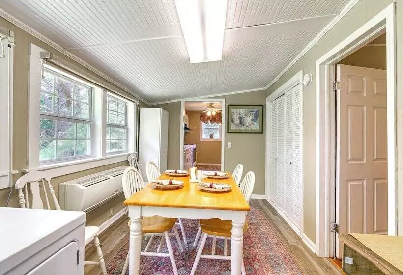 Charming Country Home W/ Yard   14 Mi To Ole Miss!