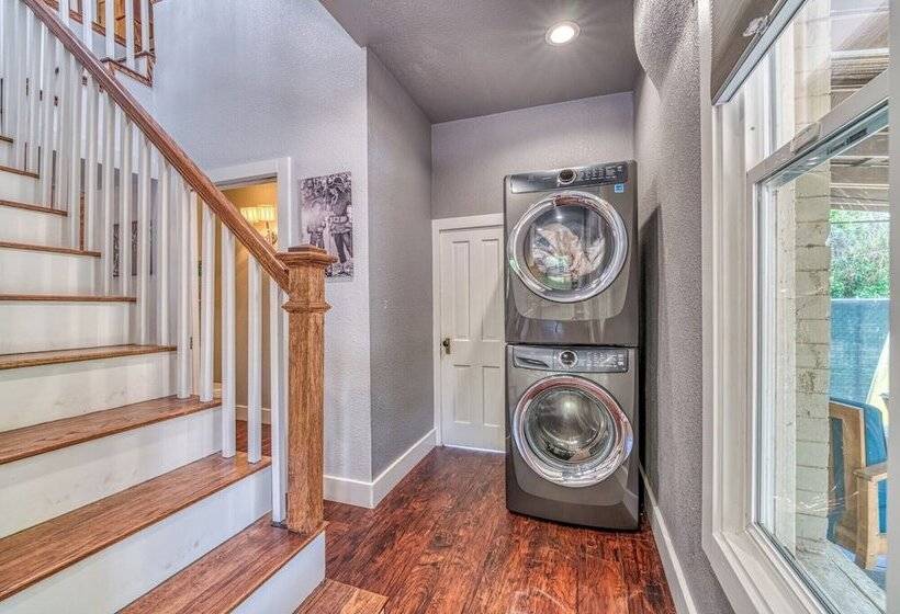 Walk To Dtwn: Colorful Cañon City Home W/ Grill!