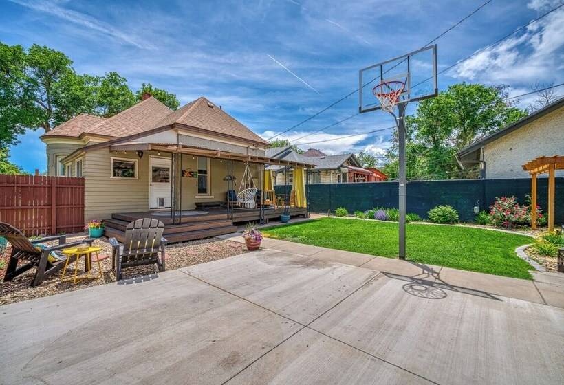Walk To Dtwn: Colorful Cañon City Home W/ Grill!