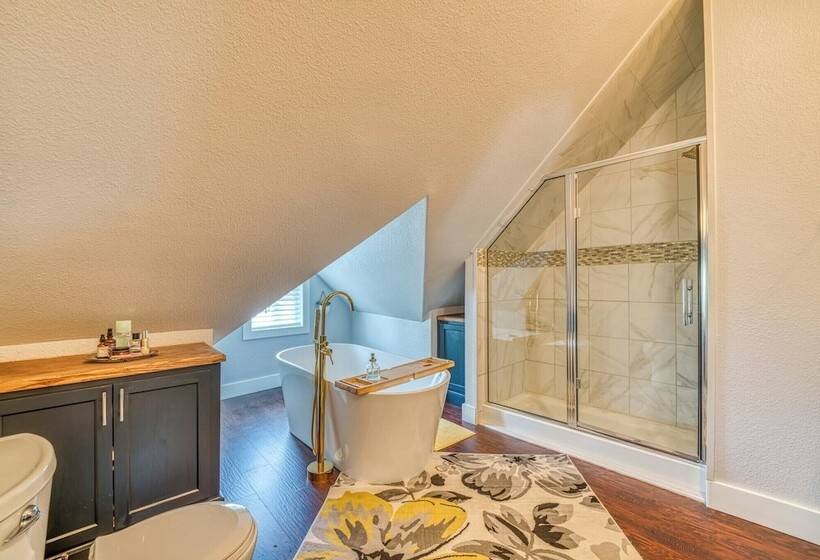 Walk To Dtwn: Colorful Cañon City Home W/ Grill!