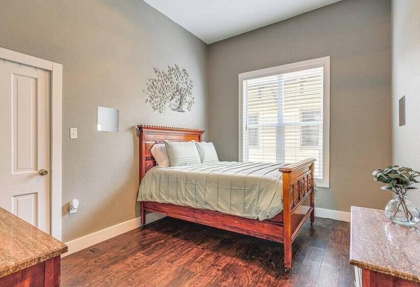 Walk To Dtwn: Colorful Cañon City Home W/ Grill!