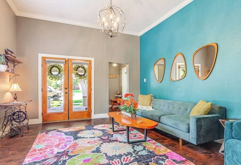 Walk To Dtwn: Colorful Cañon City Home W/ Grill!