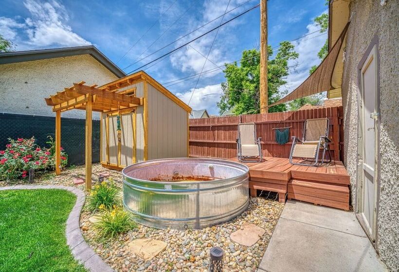 Walk To Dtwn: Colorful Cañon City Home W/ Grill!