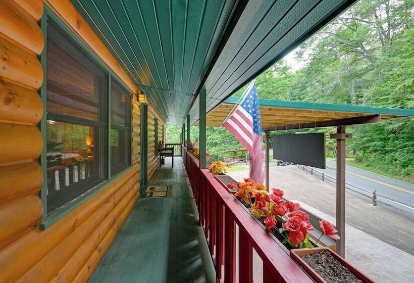 Robbinsville Apt In Converted Gas Station