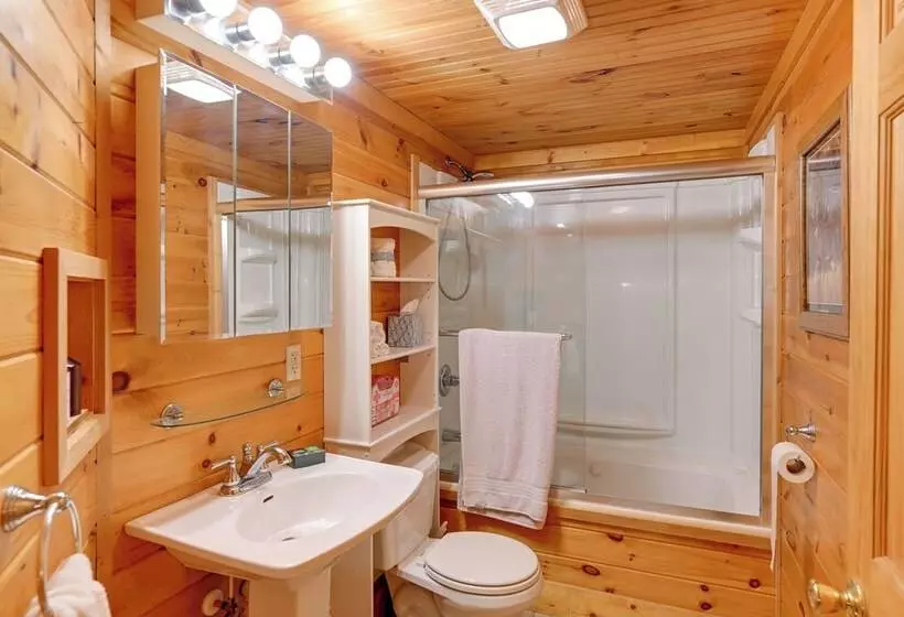 Robbinsville Apt In Converted Gas Station