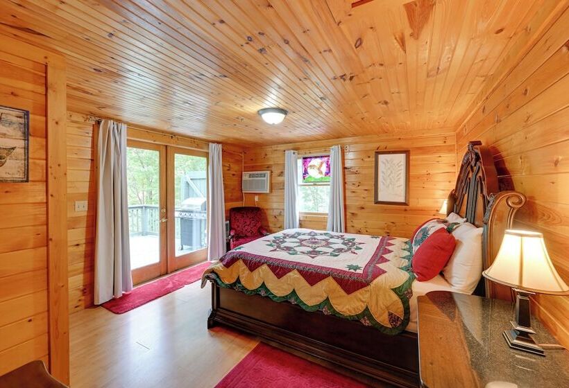 Robbinsville Apt In Converted Gas Station