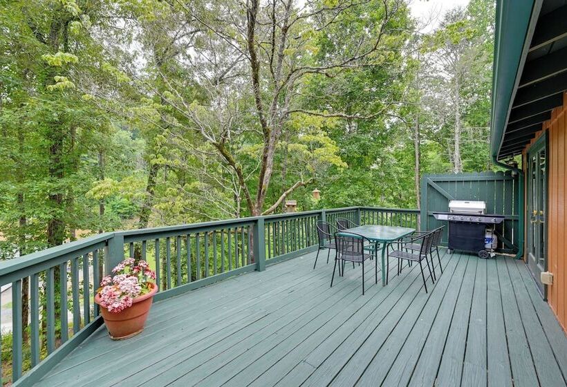 Robbinsville Apt In Converted Gas Station