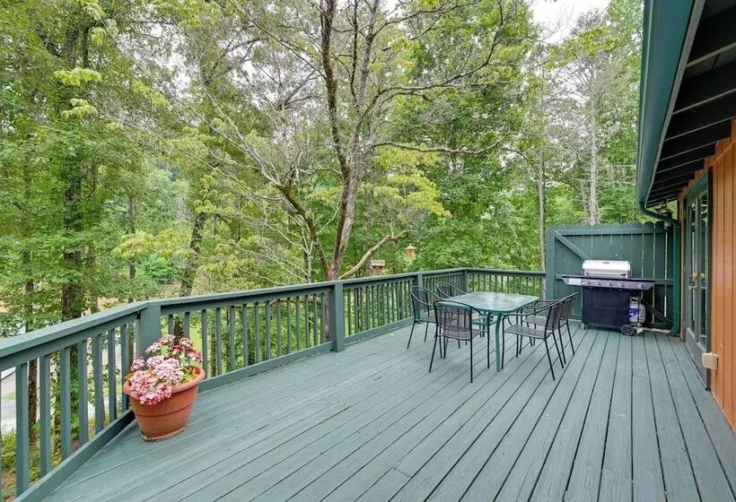 Robbinsville Apt In Converted Gas Station